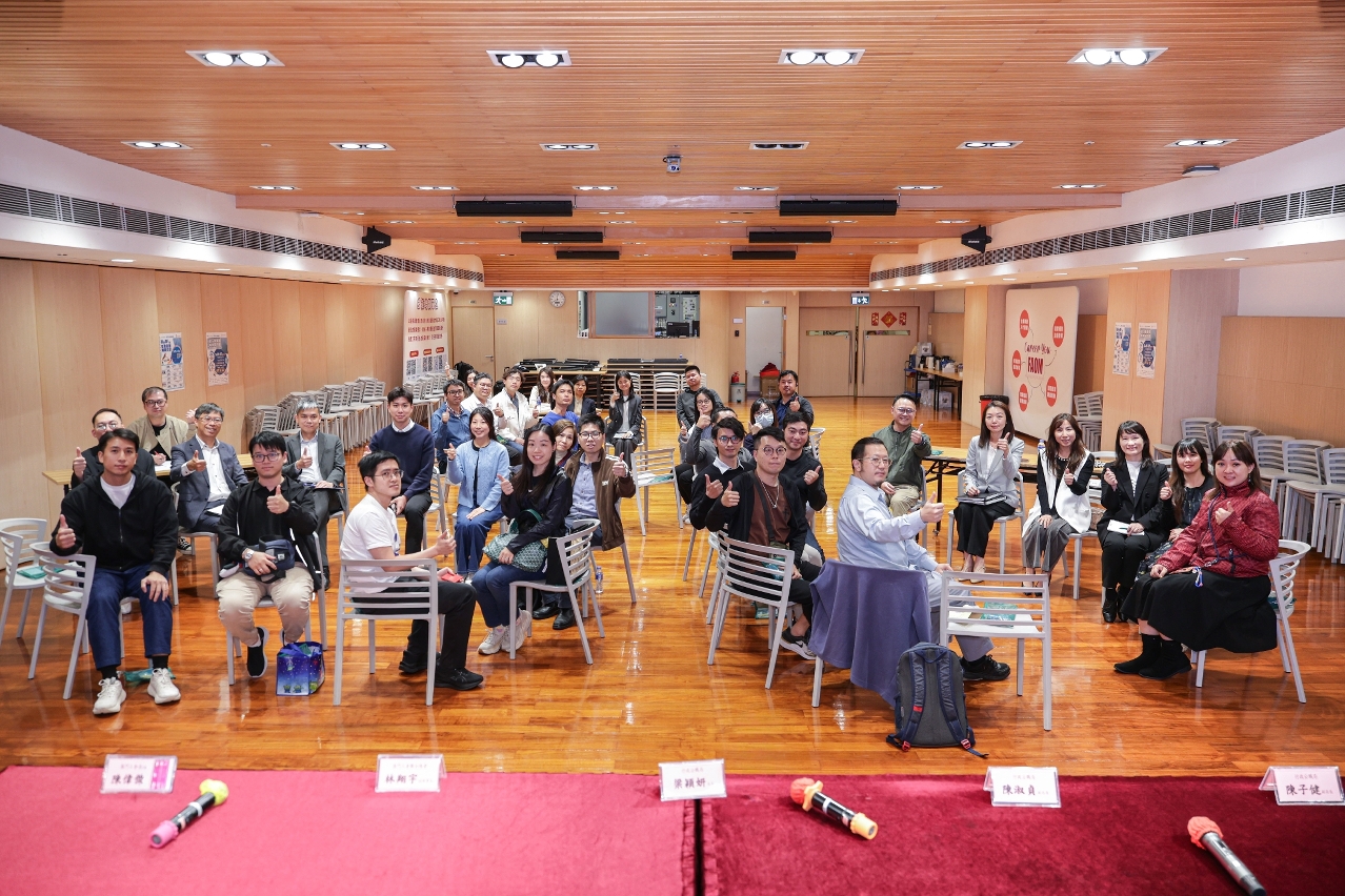 與工聯會員進行交流