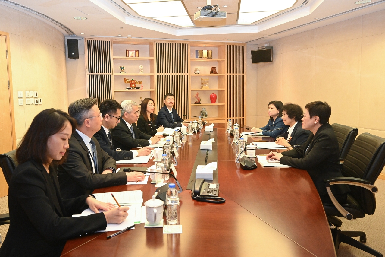 行政法務司司長黃少澤與公務人員投訴處理管理委員會成員會面