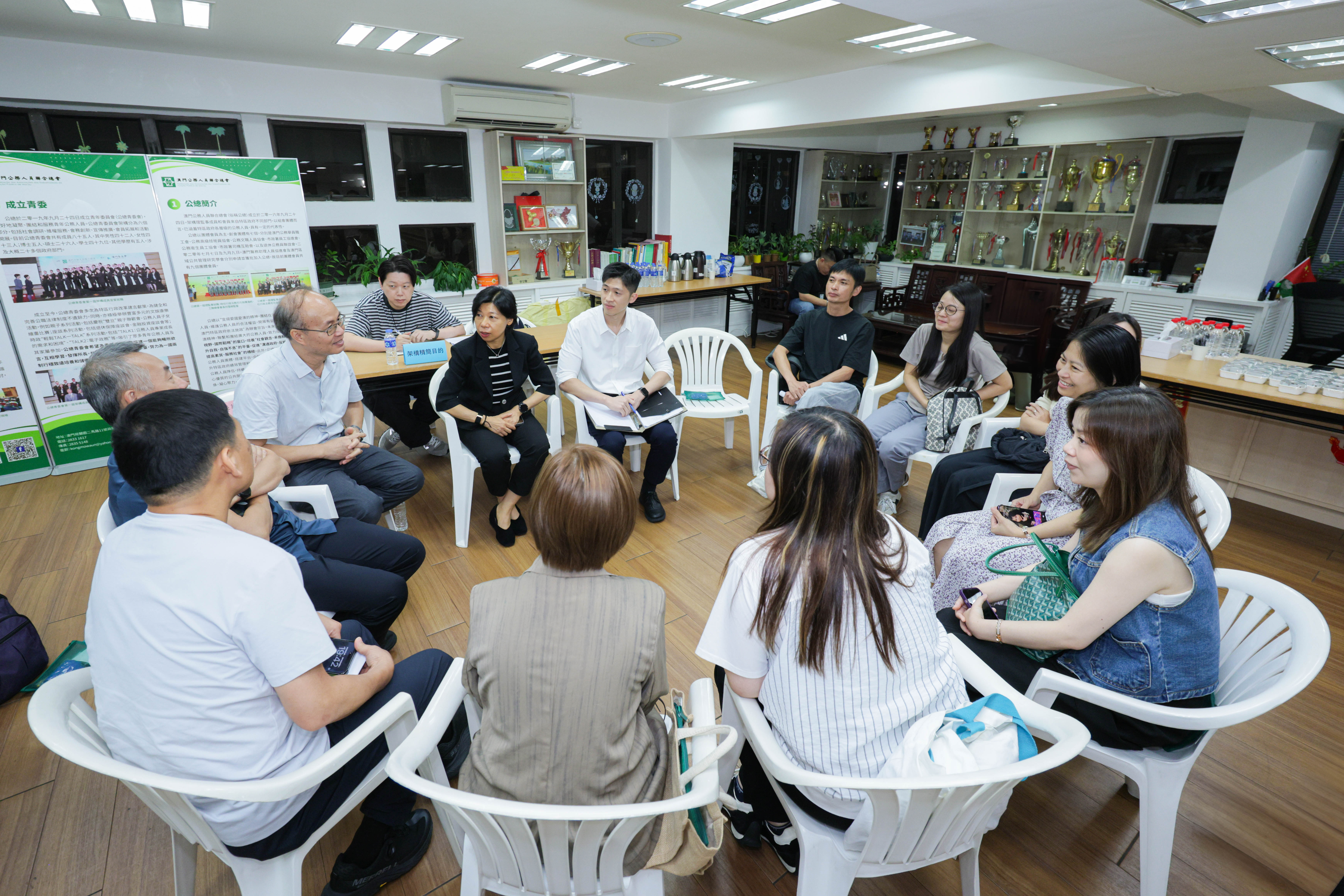 與公總會員進行交流